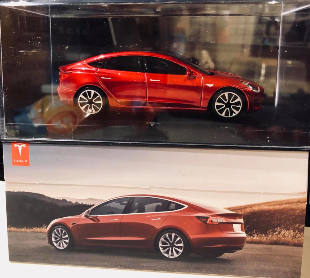Details about   Tesla Model 3 Diecast 1/43 Red Collectible Reservation Holder Car BRAND NEW