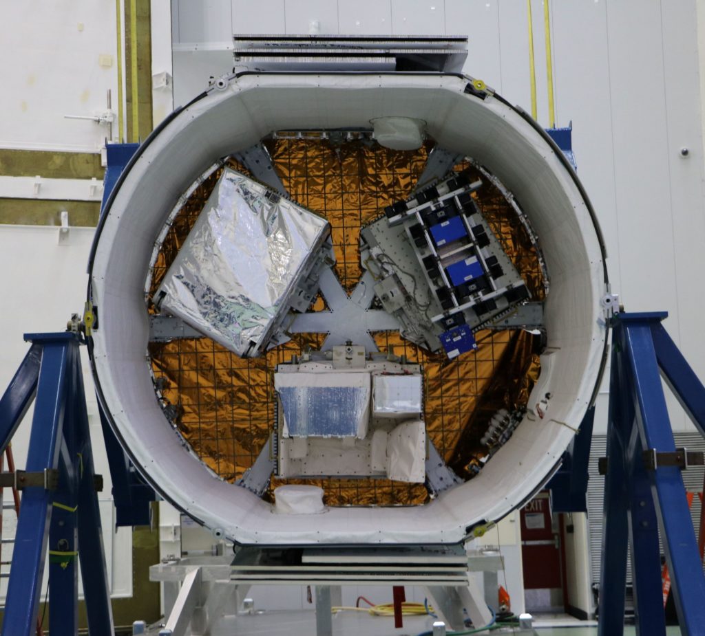 CRS14 Dragon trunk (ESA) TESLARATI