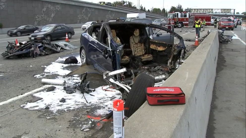 Model-X-fatal-crash-mountain-view-ca-3.j