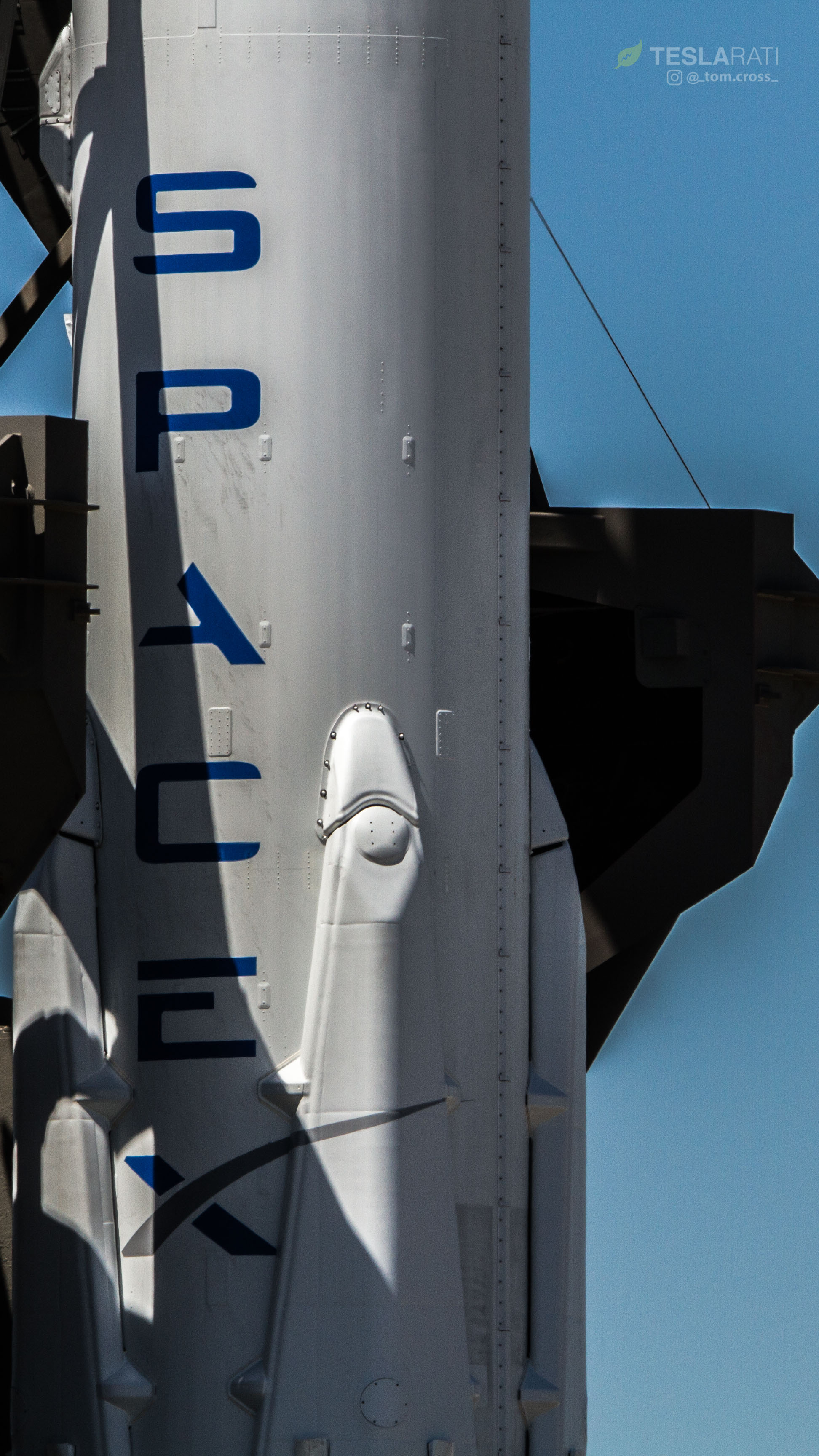 Falcon 9 1045 detail 1 (Tom Cross)