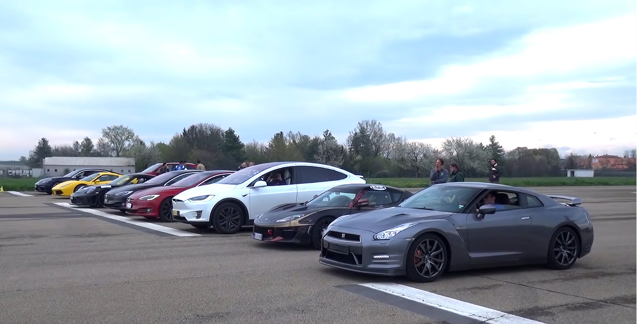 Tesla Model S Model X team drag race [Credit: Tesla Owners Italia/YouTube]