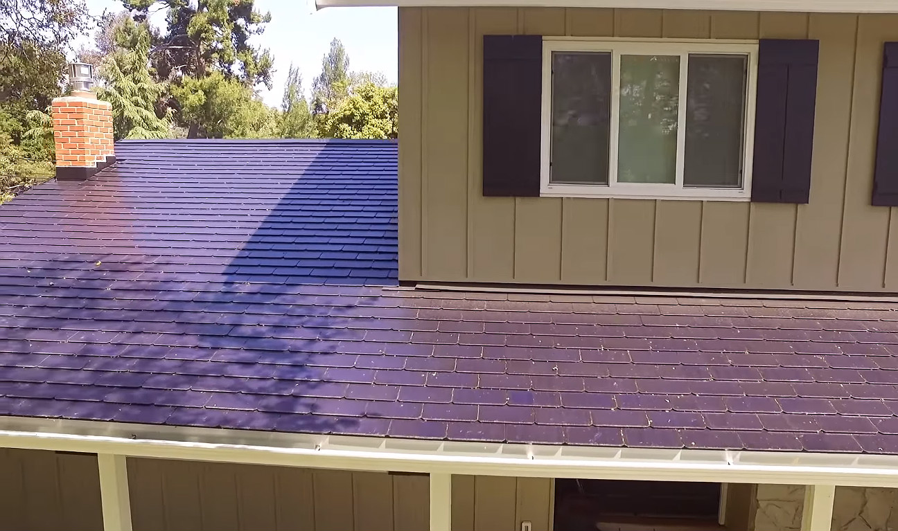 Tesla Solar Roof 7 [Credit: E for Electric/YouTube]