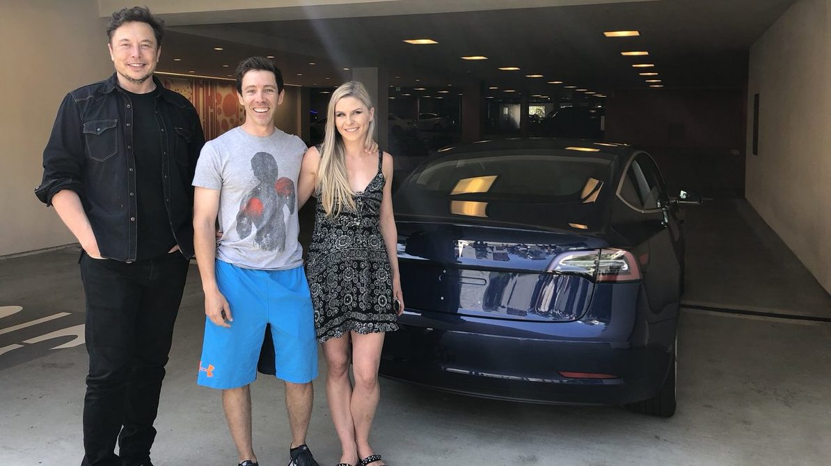 Elon Musk Delivers Tesla Model 3 To Owner S Home In Test Of Factory Direct System