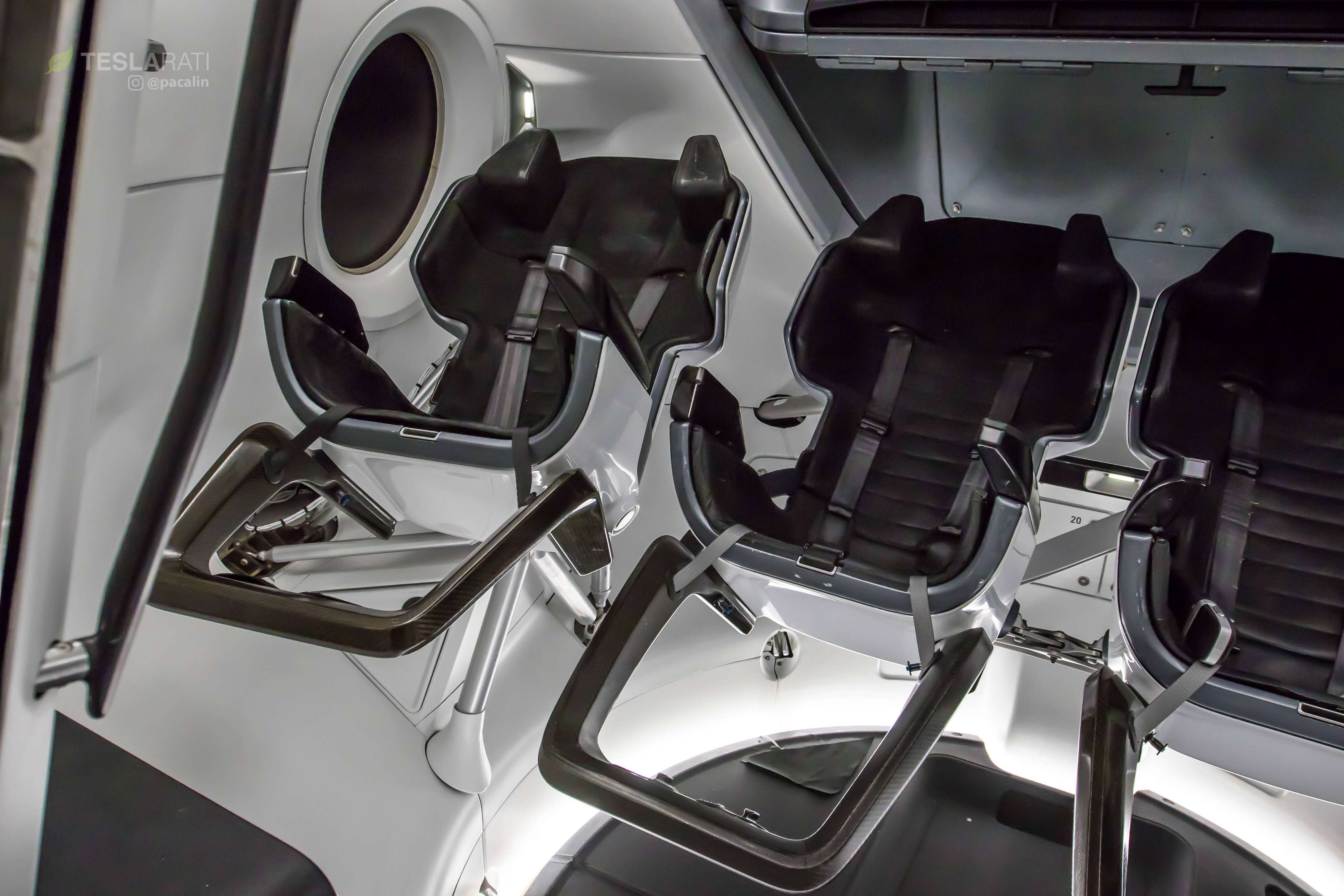 Crew Dragon simulator cabin 081318 (SpaceX) 6 (c)