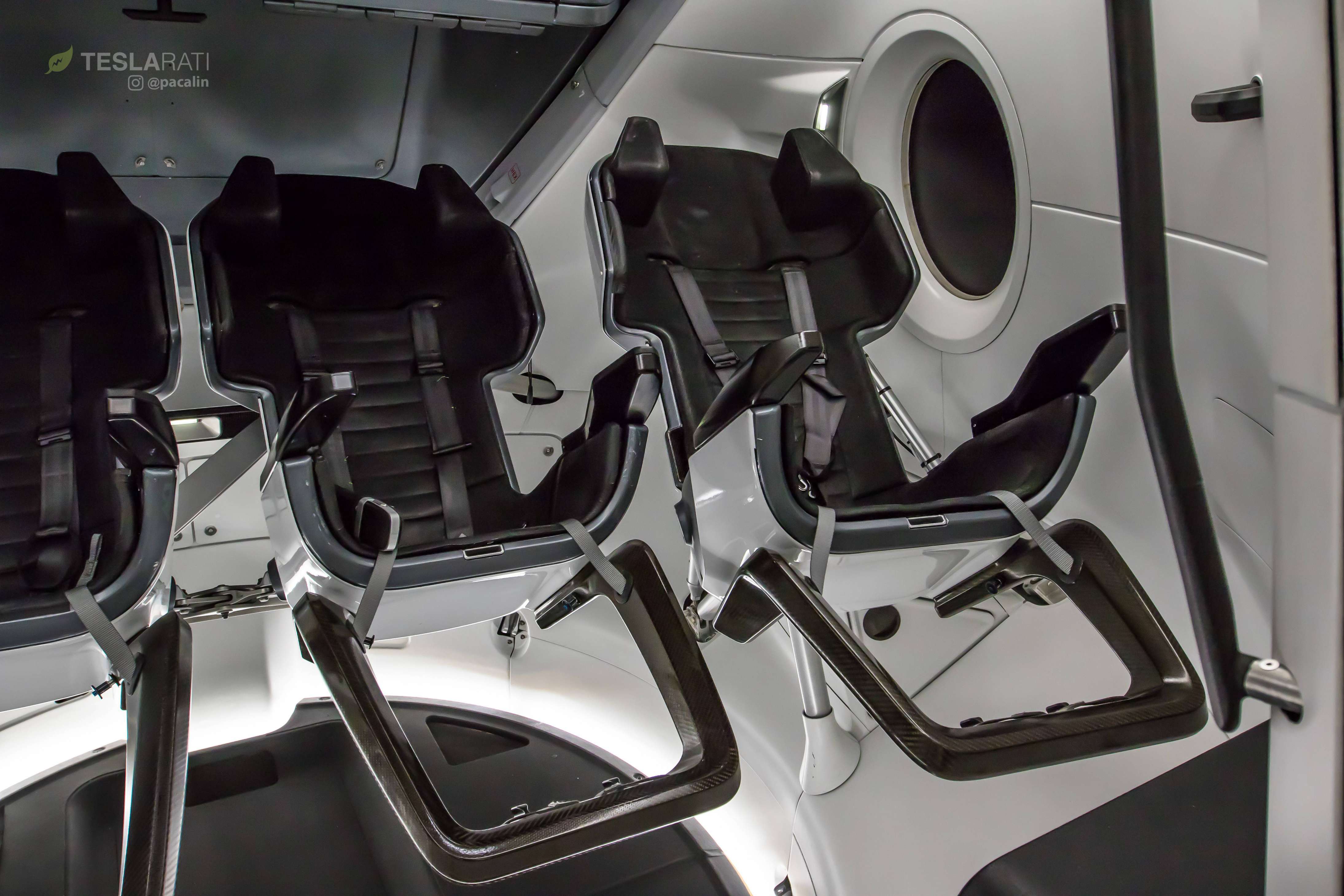 Crew Dragon simulator cabin 081318 (SpaceX) 7 (c)
