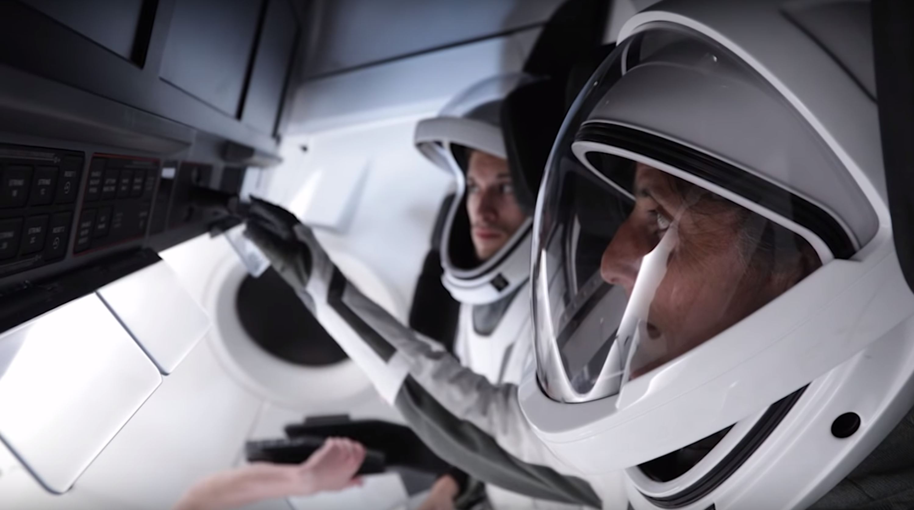 SpaceX spacesuit testing (SpaceX) 1 - TESLARATI