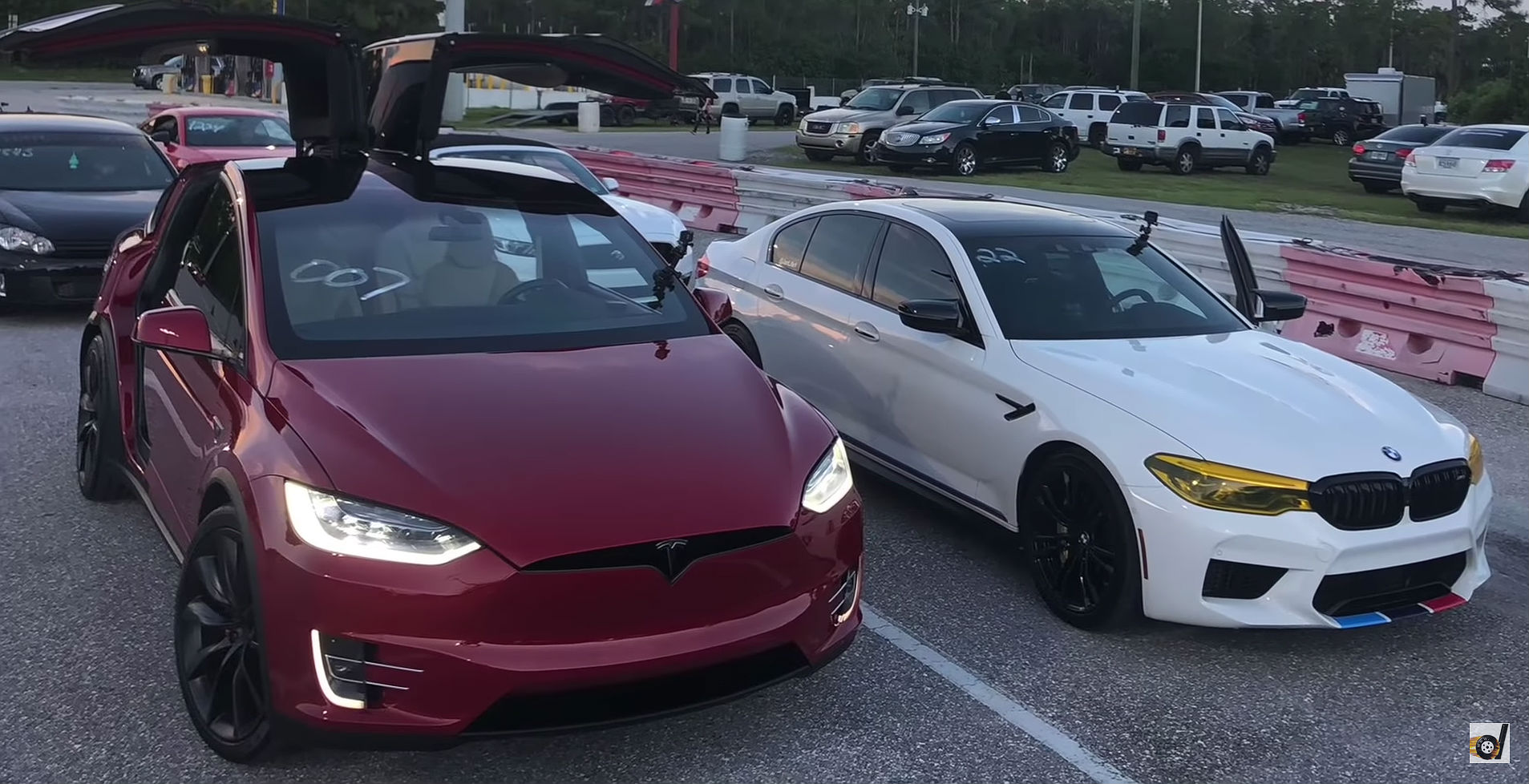 flauw Parelachtig Crack pot Tesla Model S P100D and Model X P100D battle BMW M5 in tense 1/4-mile races