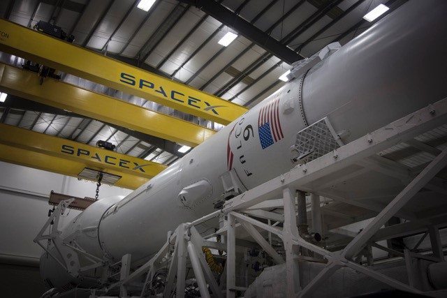 Iridium-1 Falcon 9 SLC-4 hangar (SpaceX) 1