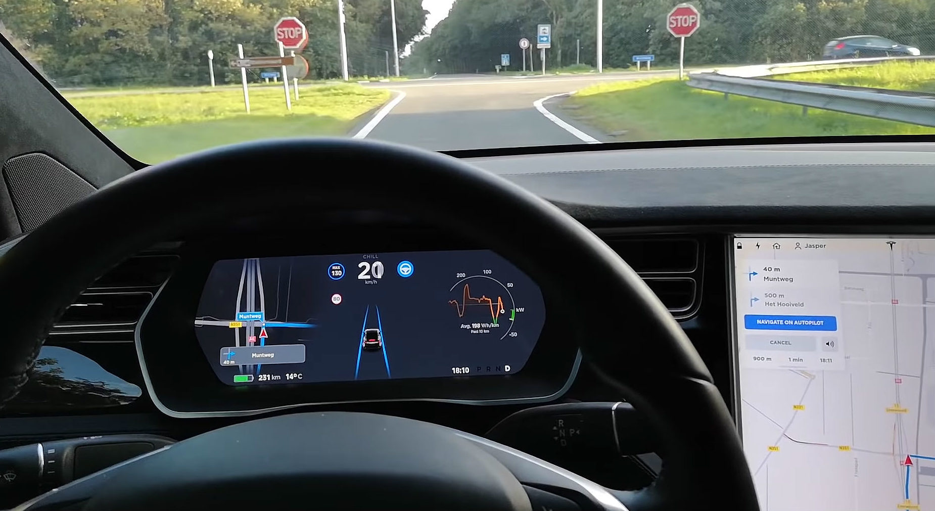 Tesla with Version 9 update performs smooth off-ramp maneuver on Autopilot