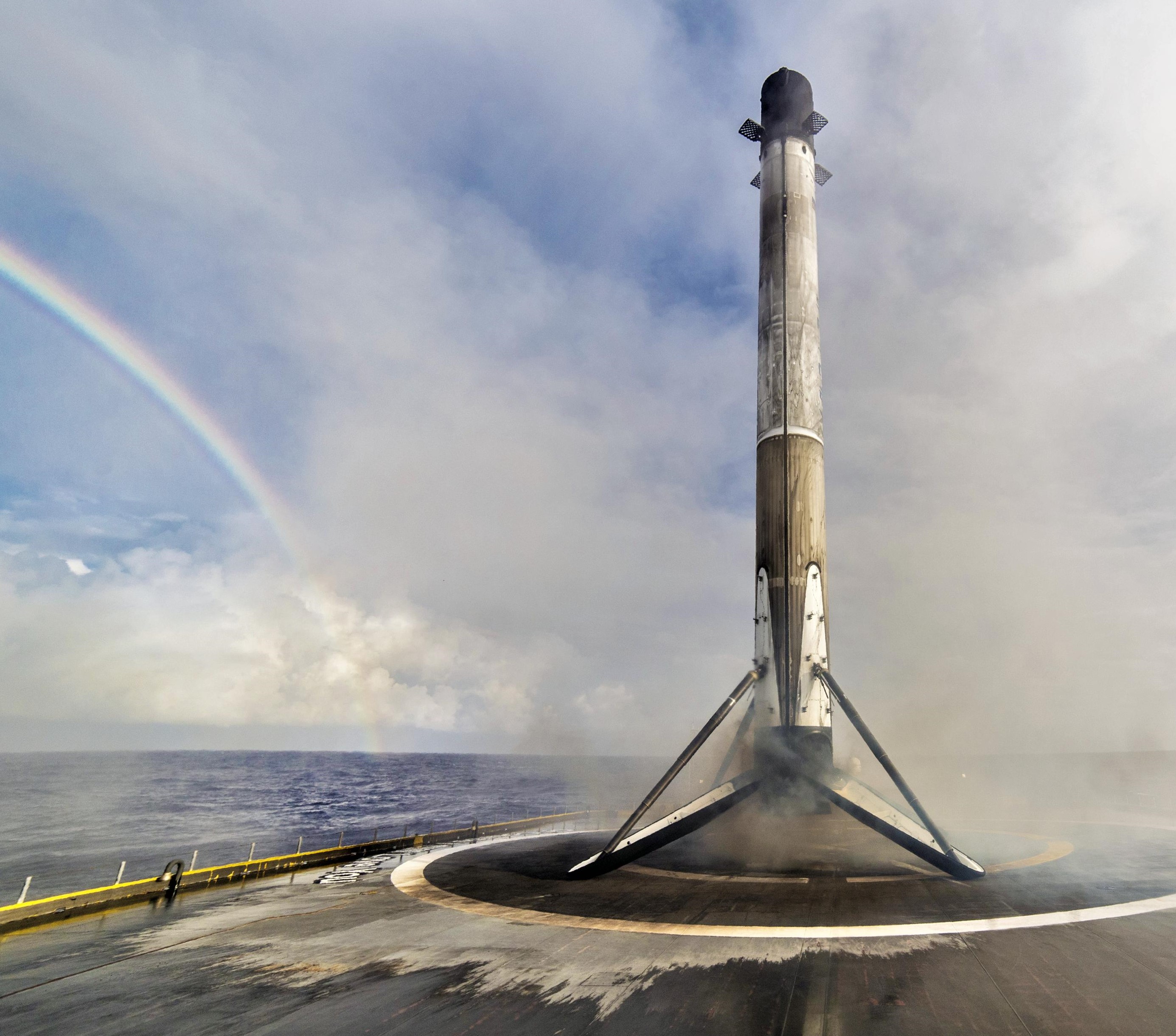 Falcon 9 B1047 Es’hail-2 landing OCISLY (SpaceX) 2(c) square
