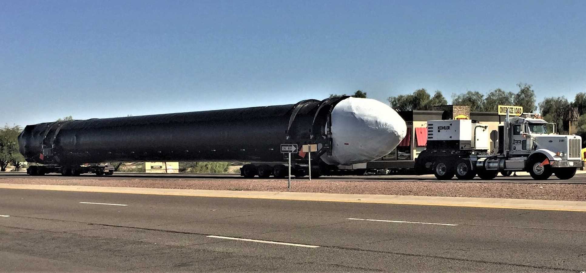 Falcon Heavy side booster AZ 111018 (Reddit – beast-sam) crop