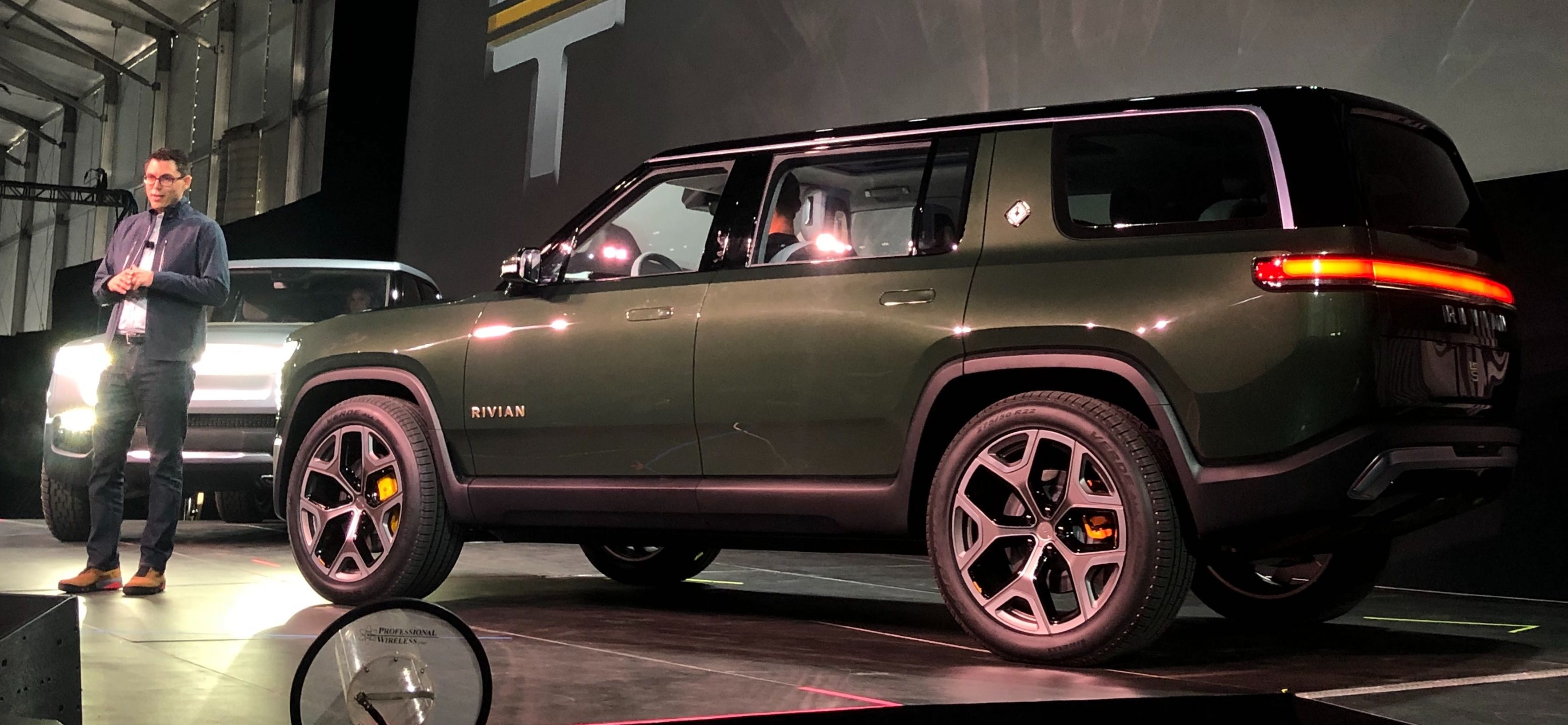 rivian-r1s-e1543348898405.jpg