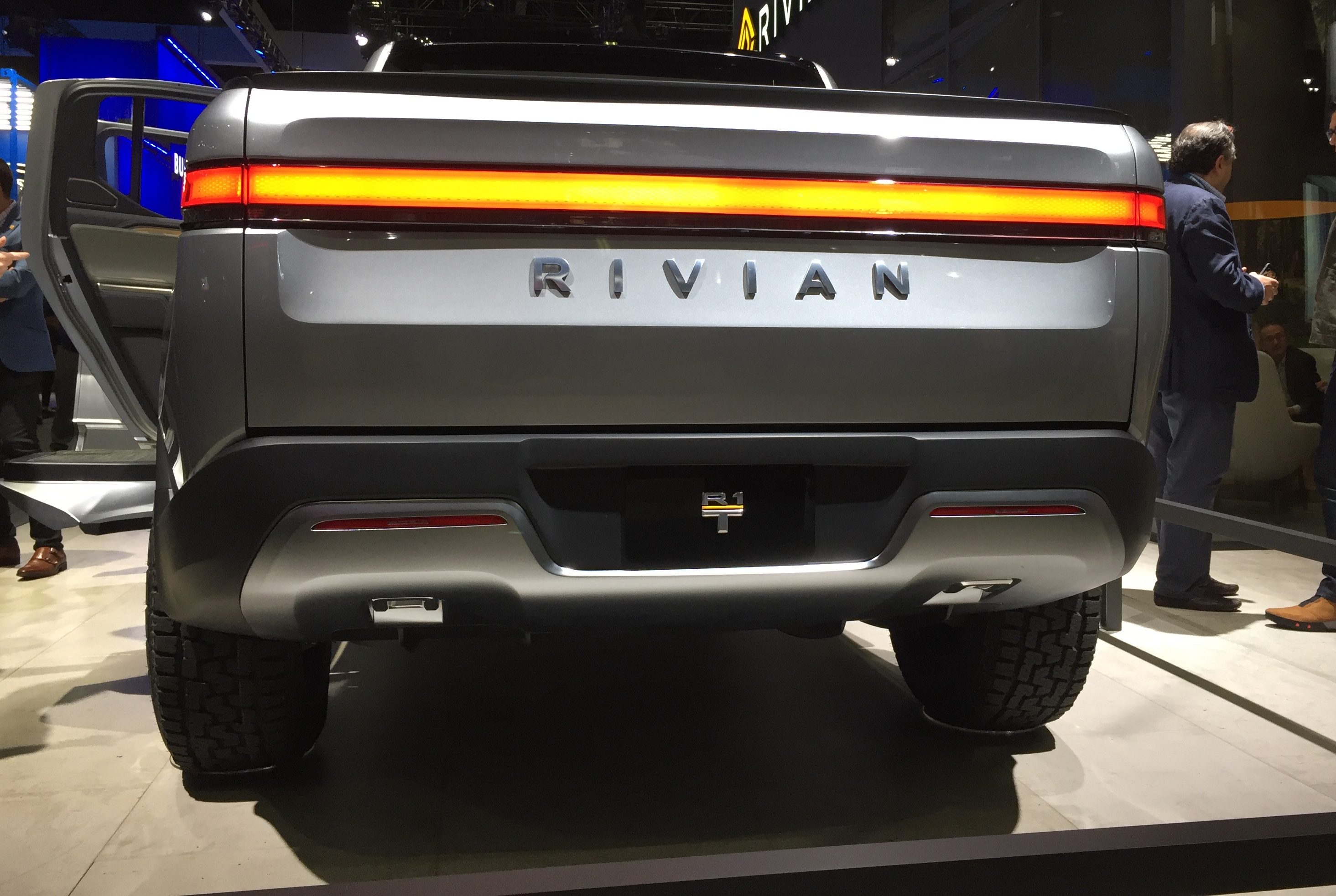 rivian-r1t-r1s-details-3