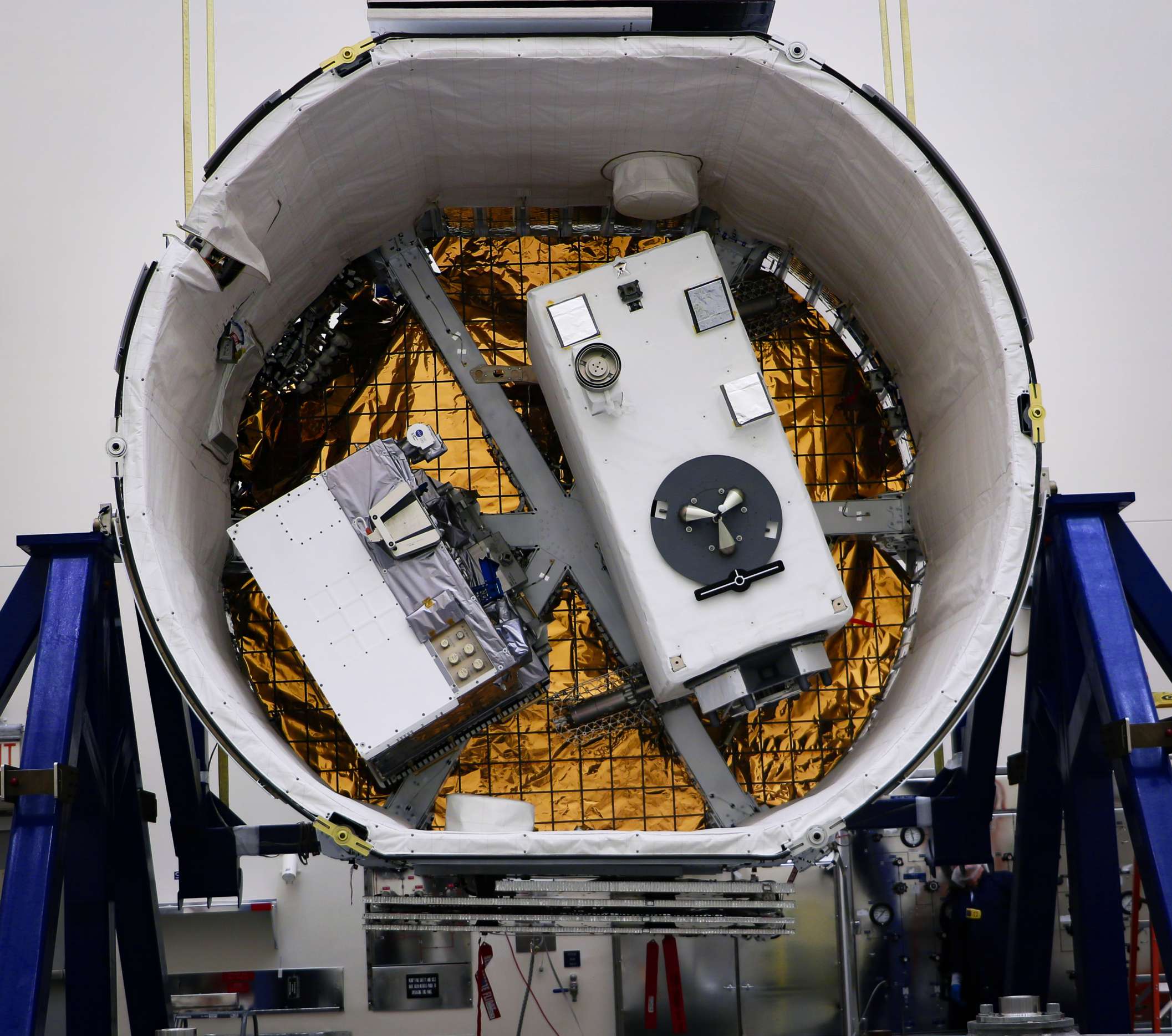 CRS-16 Cargo Dragon trunk view (SpaceX)(c)