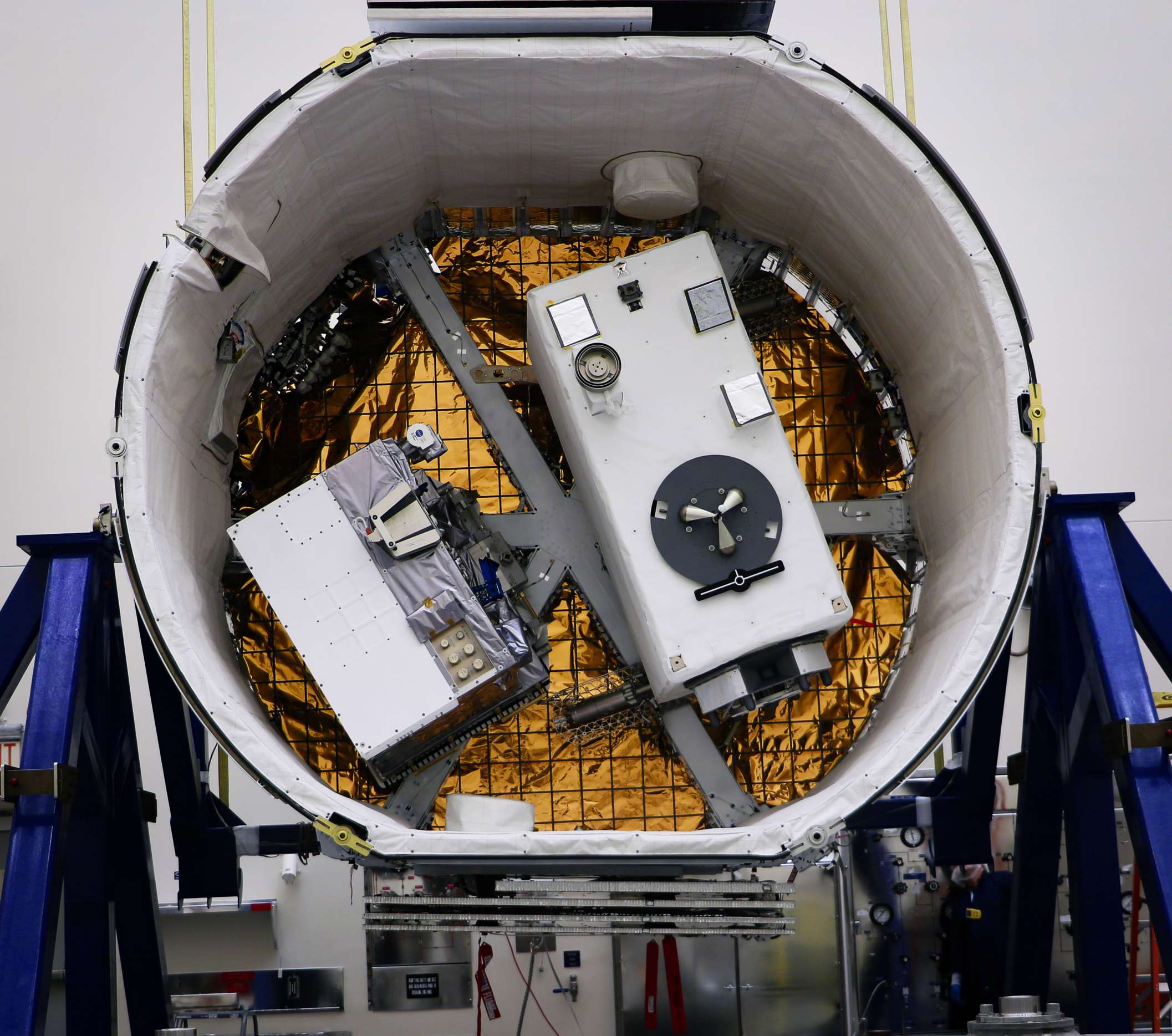 CRS-16-Cargo-Dragon-trunk-view-SpaceXc.j