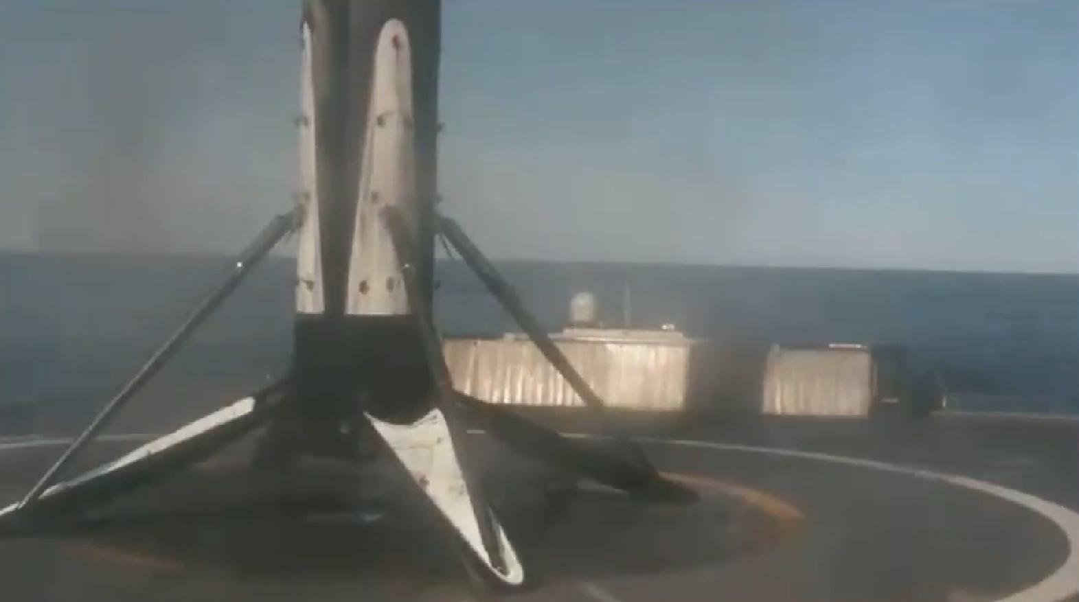 Falcon 9 B1046 SSO-A landing (SpaceX) 3
