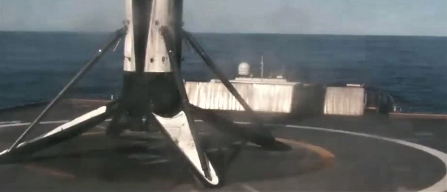 Falcon 9 B1046 SSO-A landing (SpaceX) 4b