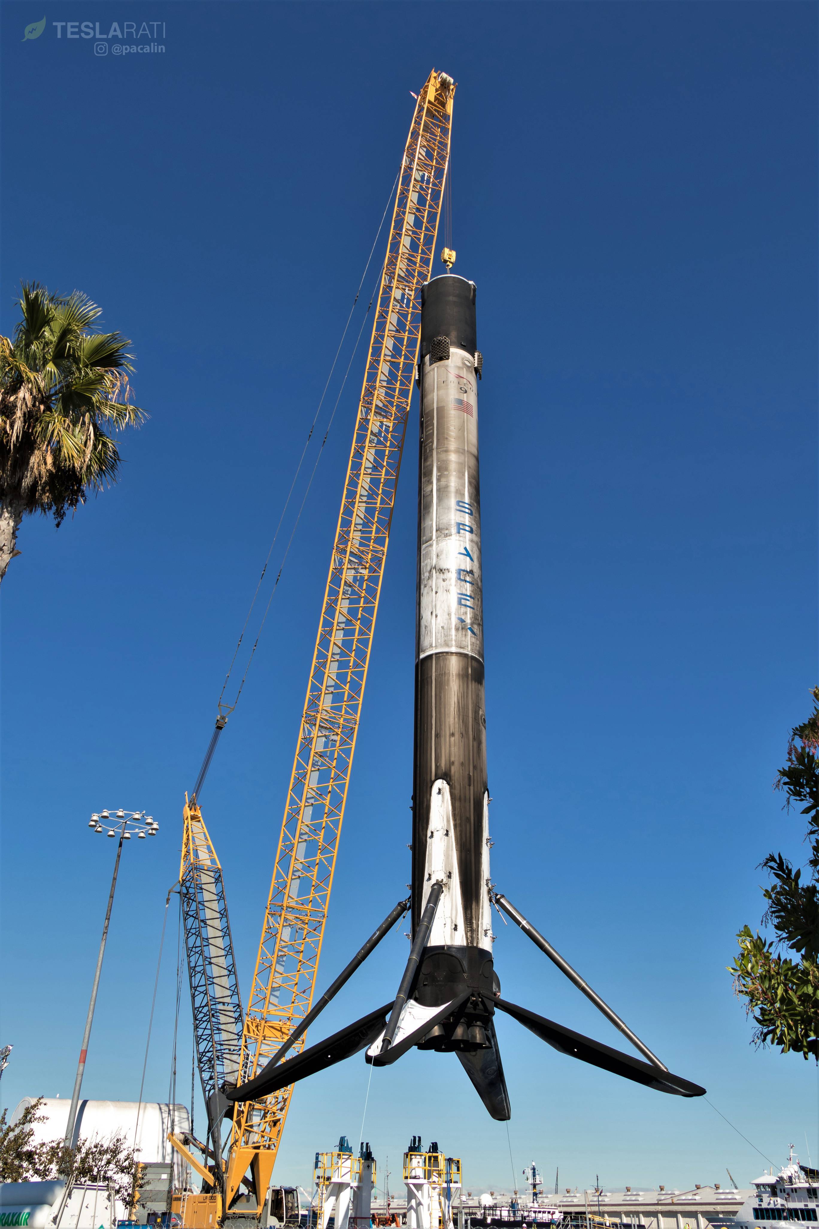 Falcon 9 B1046 SSO-A lift + jig 120718 (Pauline Acalin) (24)(c)