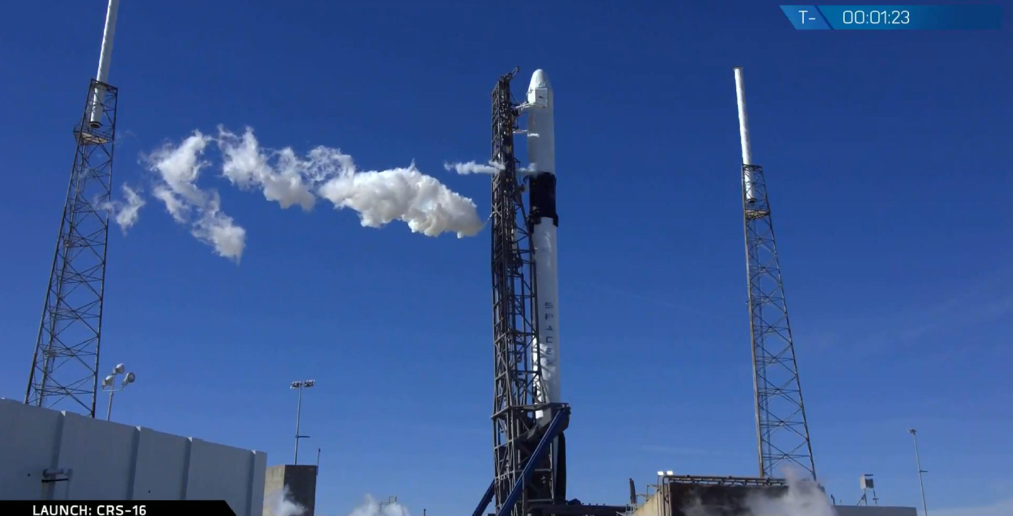 Falcon 9 B1050 CRS-16 vertical (SpaceX) 1