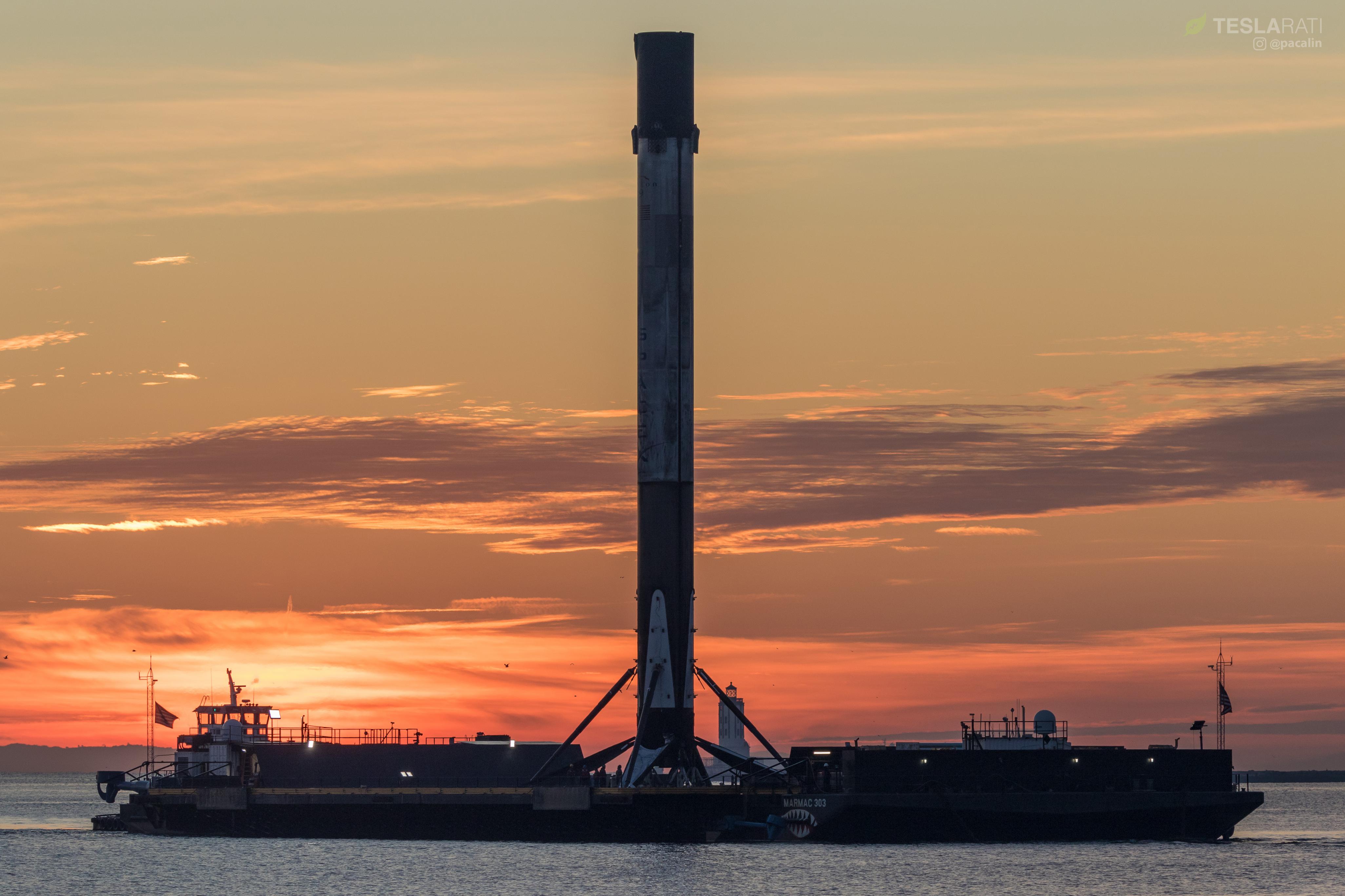 Falcon 9 (Iridium Next 8) - VAFB - 11.1.2019 - Page 4 Falcon-9-B1049-Iridium-8-dawn-return-011318-Pauline-Acalin-2c