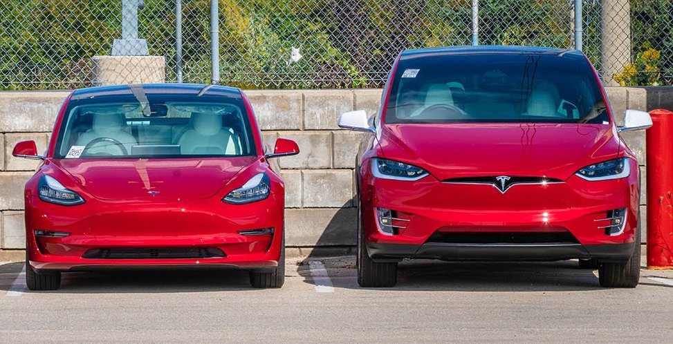 Tesla Model S vs. Model X: The two veteran EVs compared