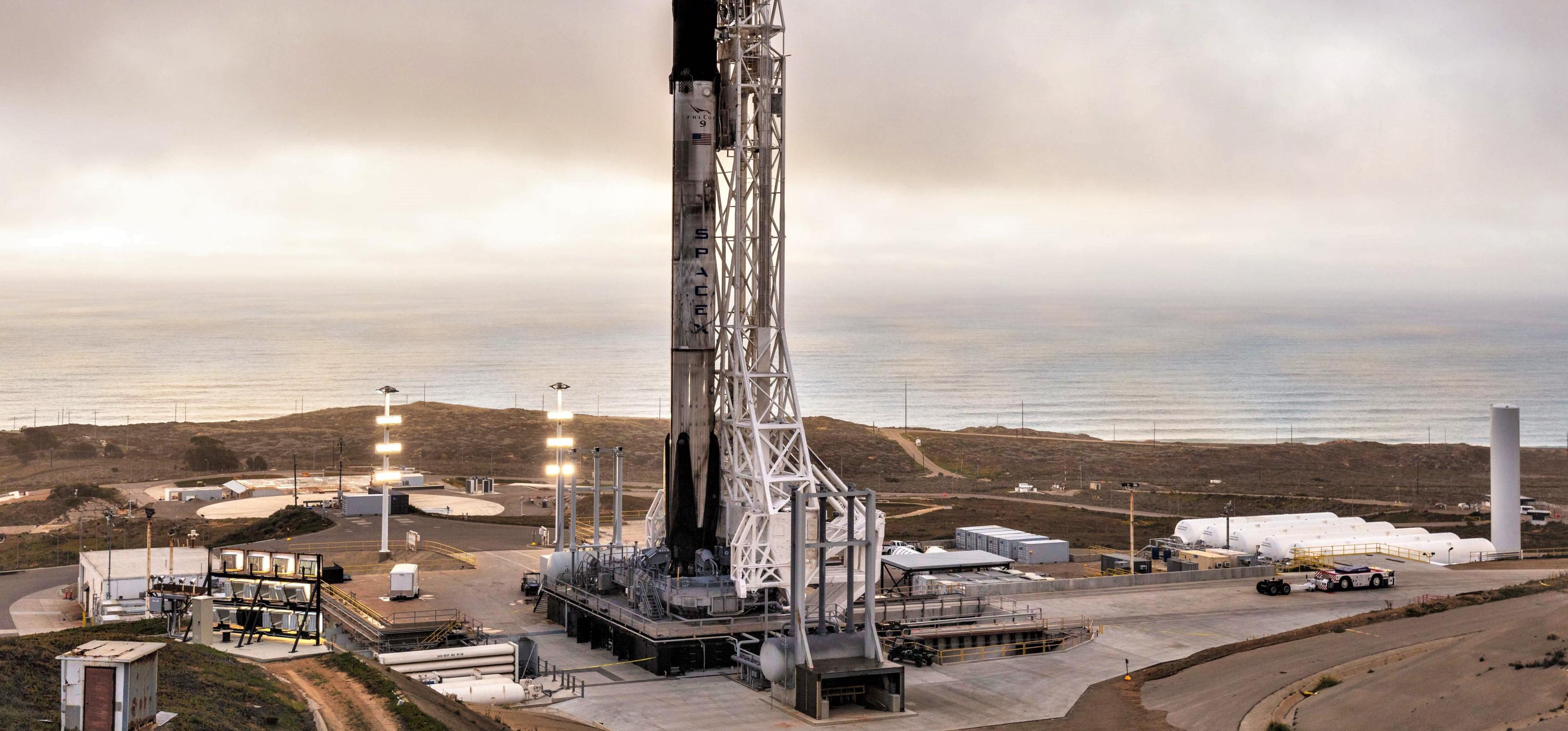 Falcon 9 B1049 Iridium-8 vertical (SpaceX) crop (c)