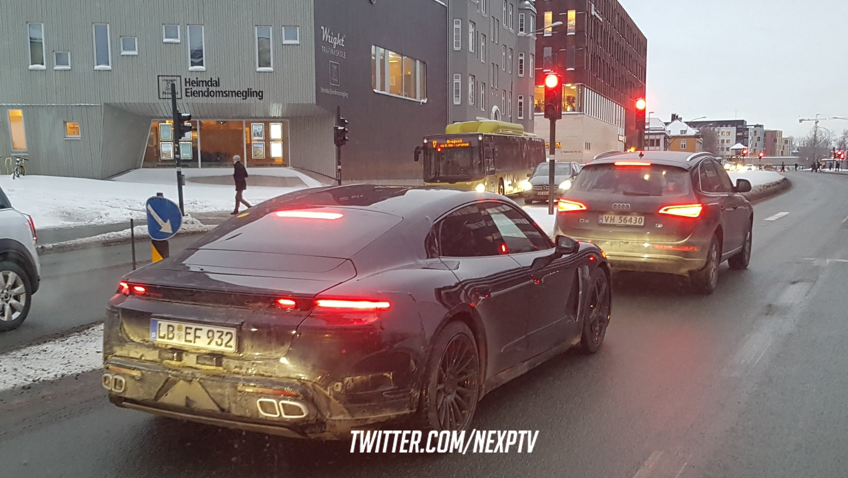 porsche-taycan-winter-driving-3