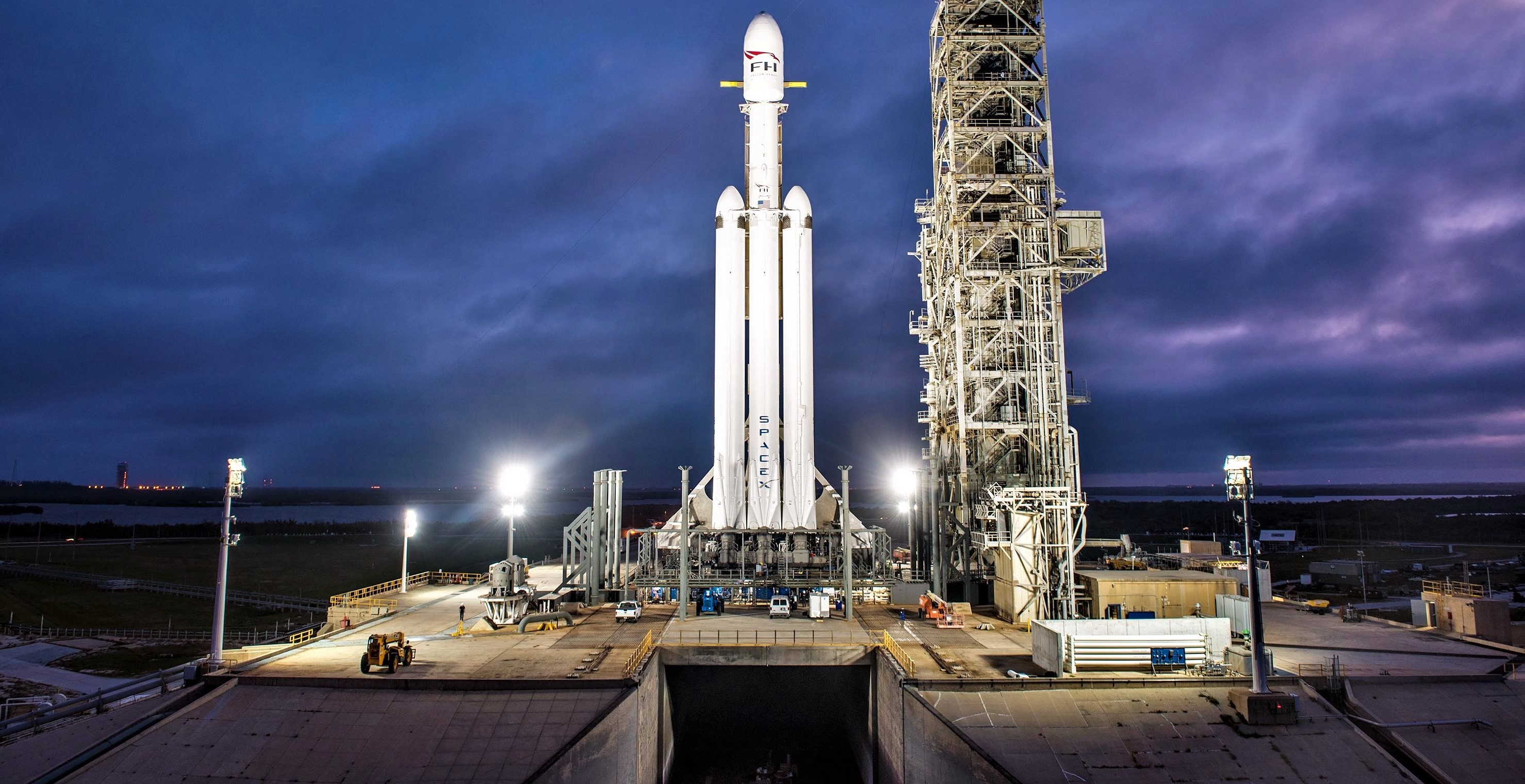 Falcon Heavy 39A (SpaceX) (3) crop