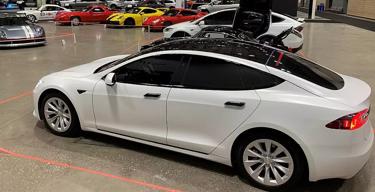 Tesla model cheap s dealer
