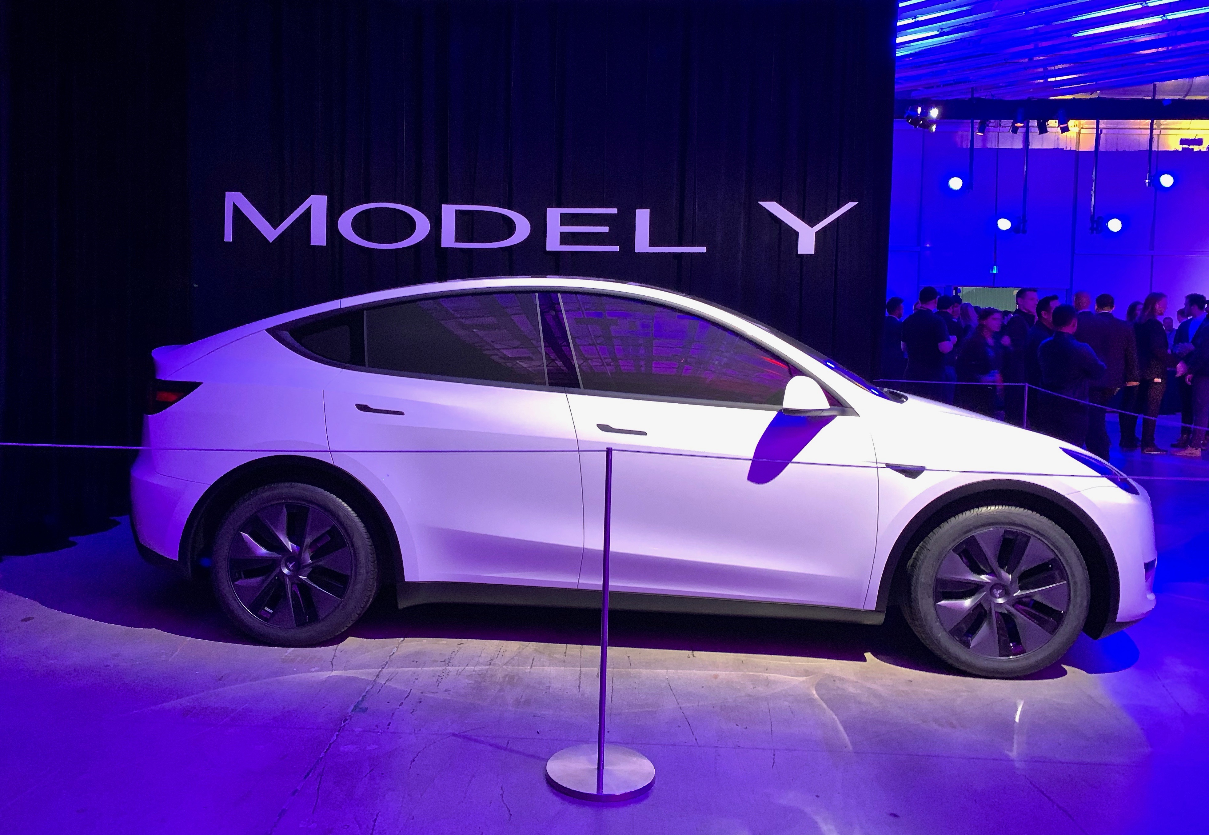 Tesla Model Y gets "chrome delete" treatment as a standard ...