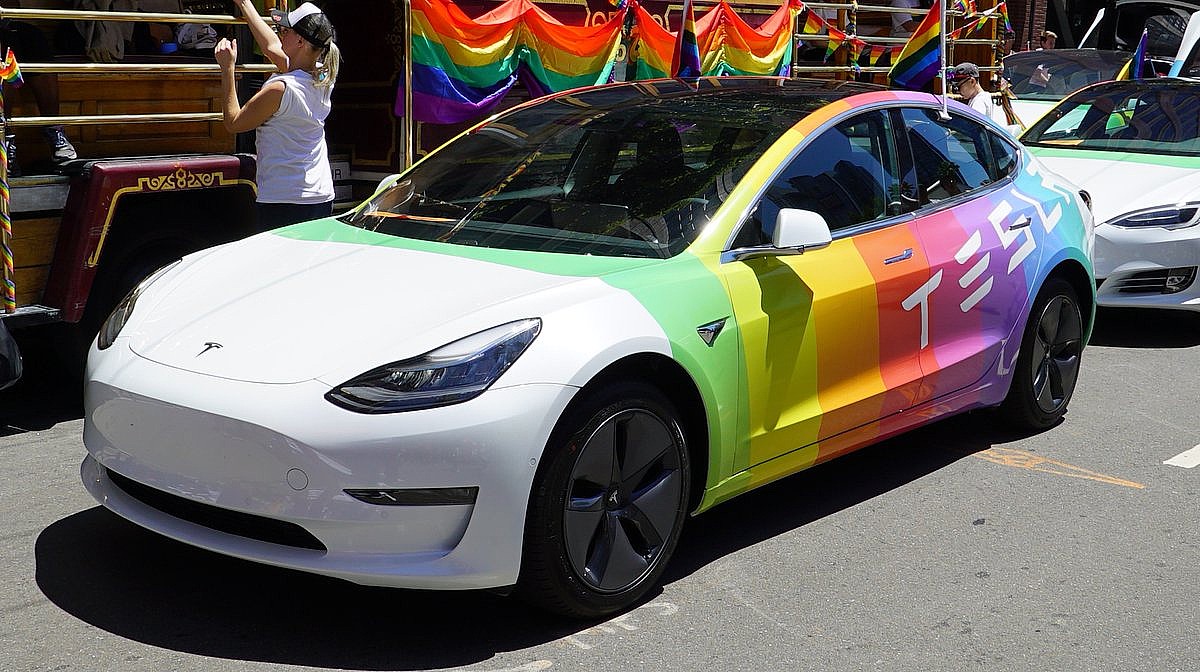 tesla-model-3-lgbtq-pride-1a.jpg