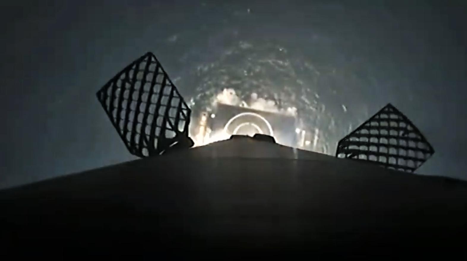 Falcon 9 B1056 infrared landing (SpaceX) 5