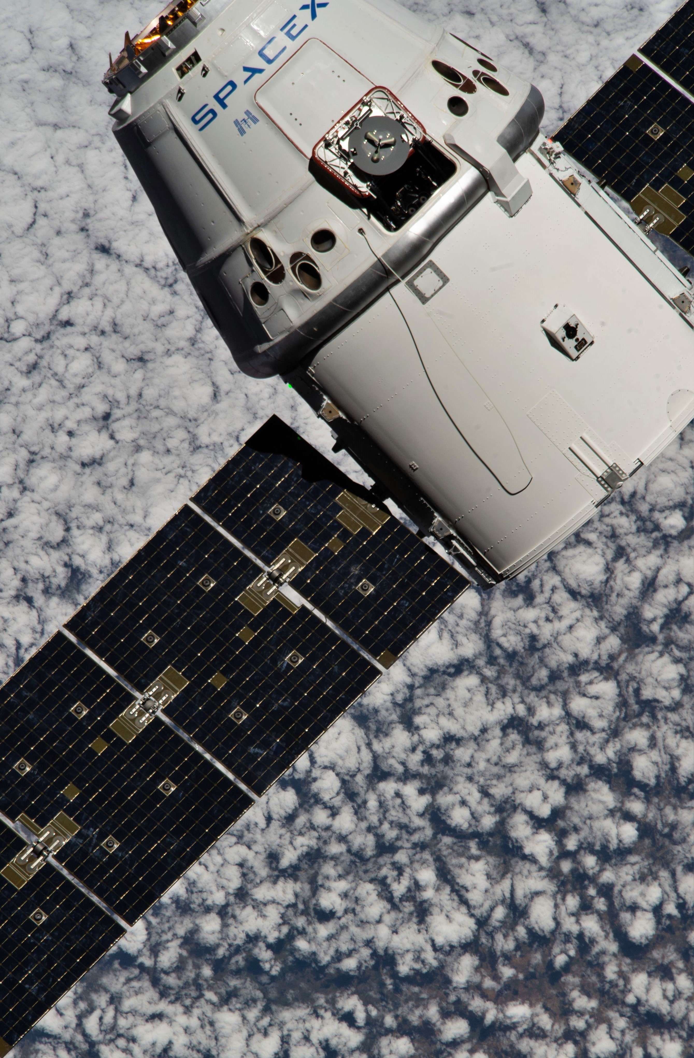Cargo Dragon C113 CRS-17 ISS arrival 050619 (NASA) 1 crop (c)
