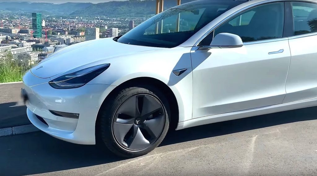Tesla model 3 build sales