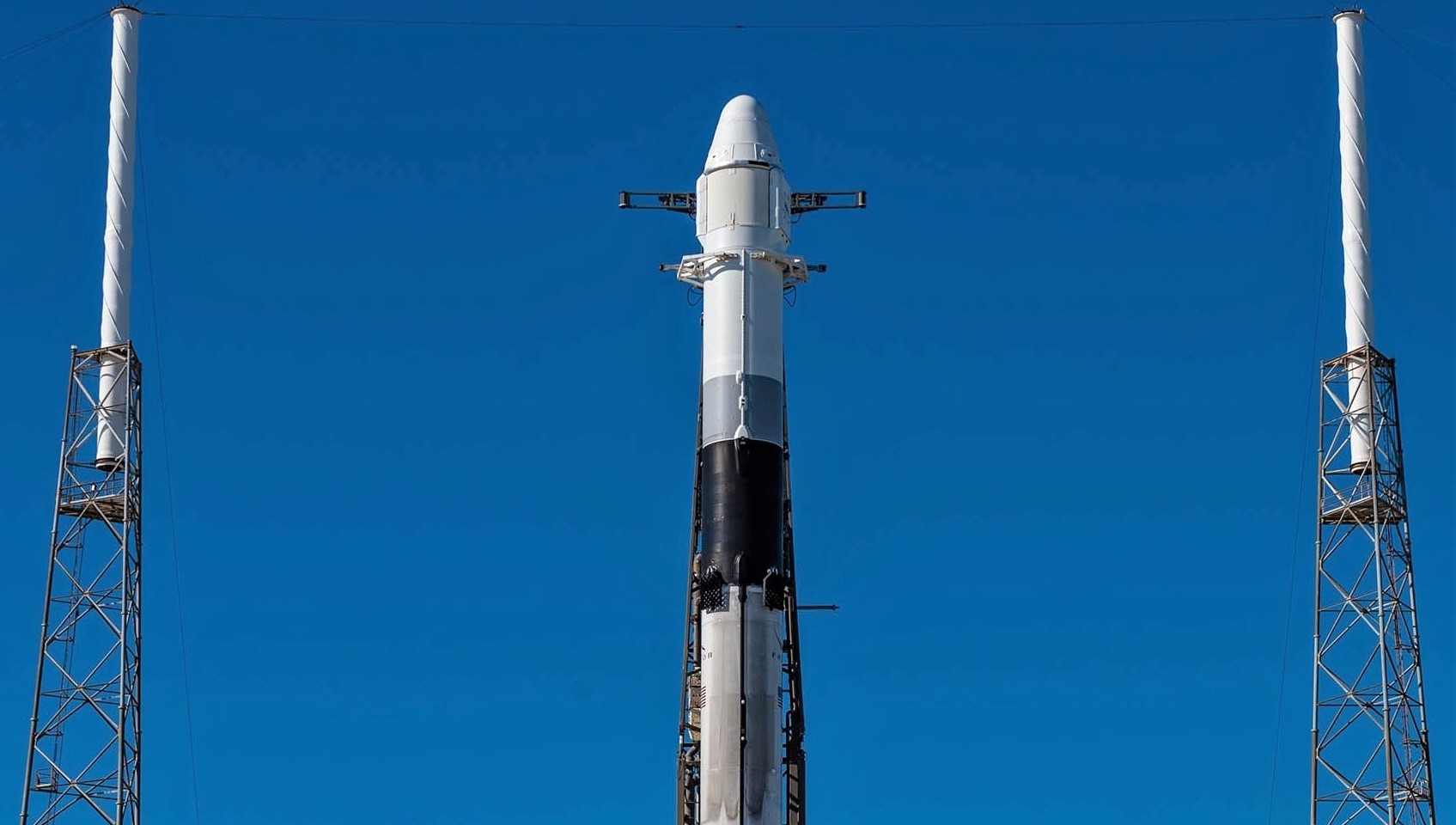 Falcon 9 ready to send Dragon into Orbit, attempt 1st Stage