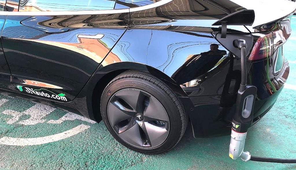 meesterwerk liter corruptie Tesla Model 3 finally gets a CHAdeMO quick charge adapter