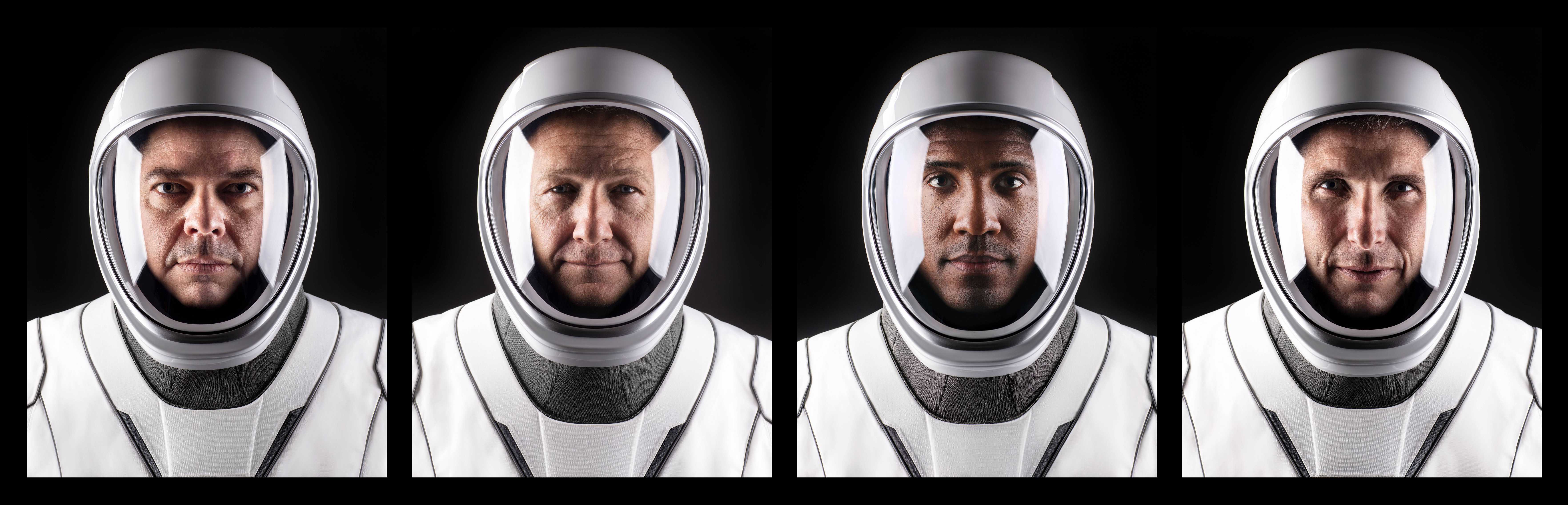View Space X Dragon Helmet PNG
