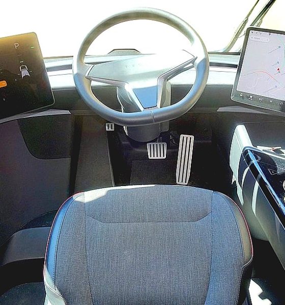 tesla-semi-cockpit-1