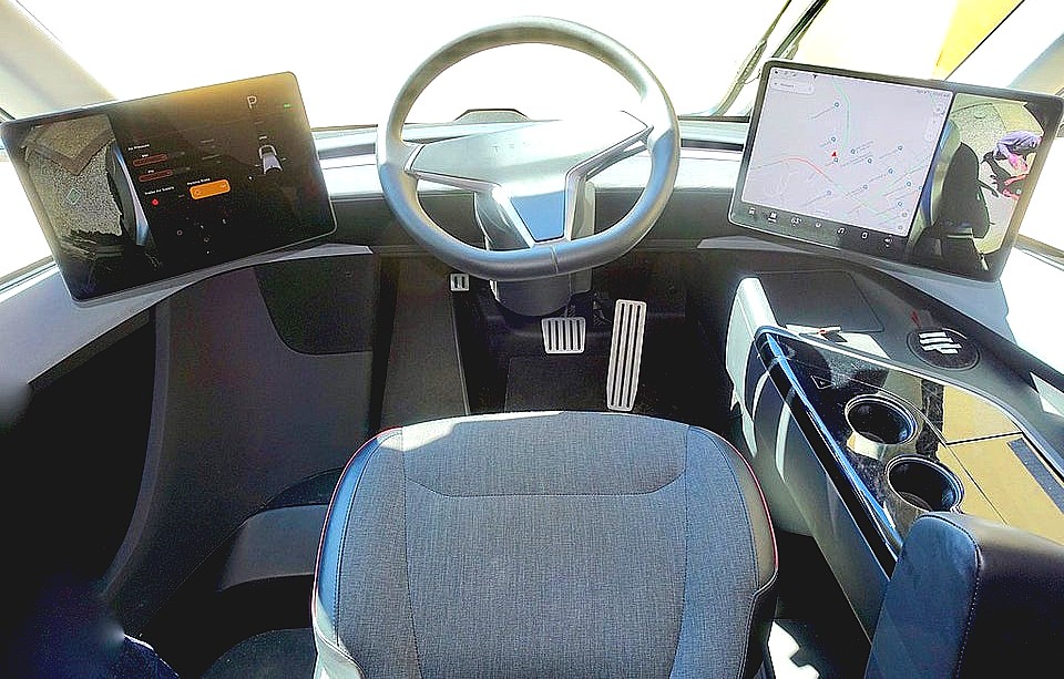 tesla-semi-cockpit-1