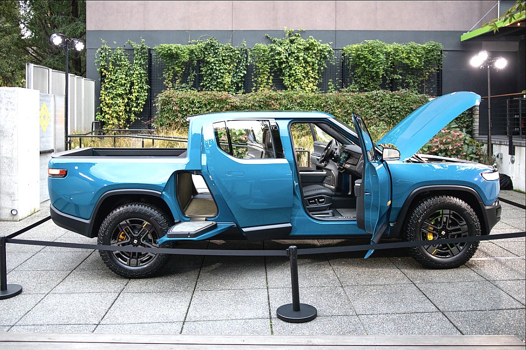 Rivian debuts new blue R1T color at customer preview event