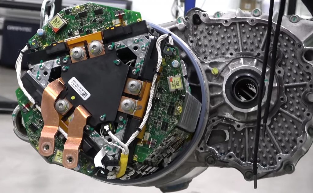 trommel Woord Met name Tesla owner opens Model S motor to reveal Iron Man-esque electronics setup