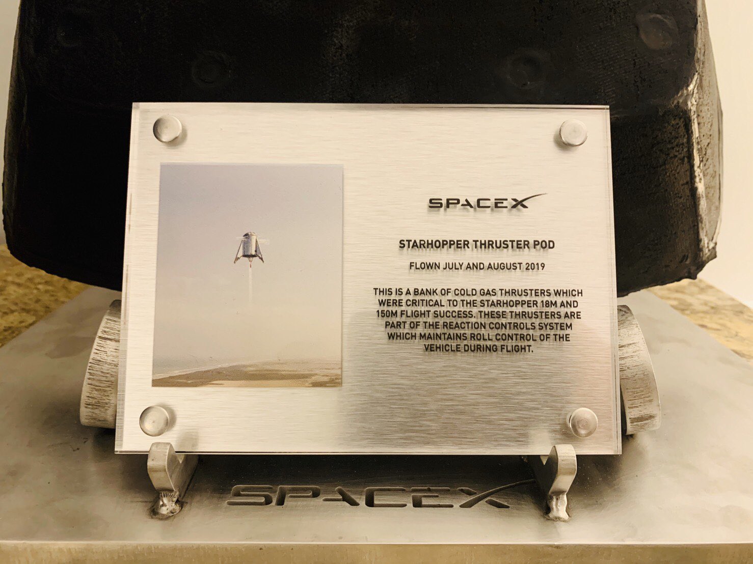 SpaceX Starhopper thruster pod Elon Musk gift (Yusaku Maezawa) 2