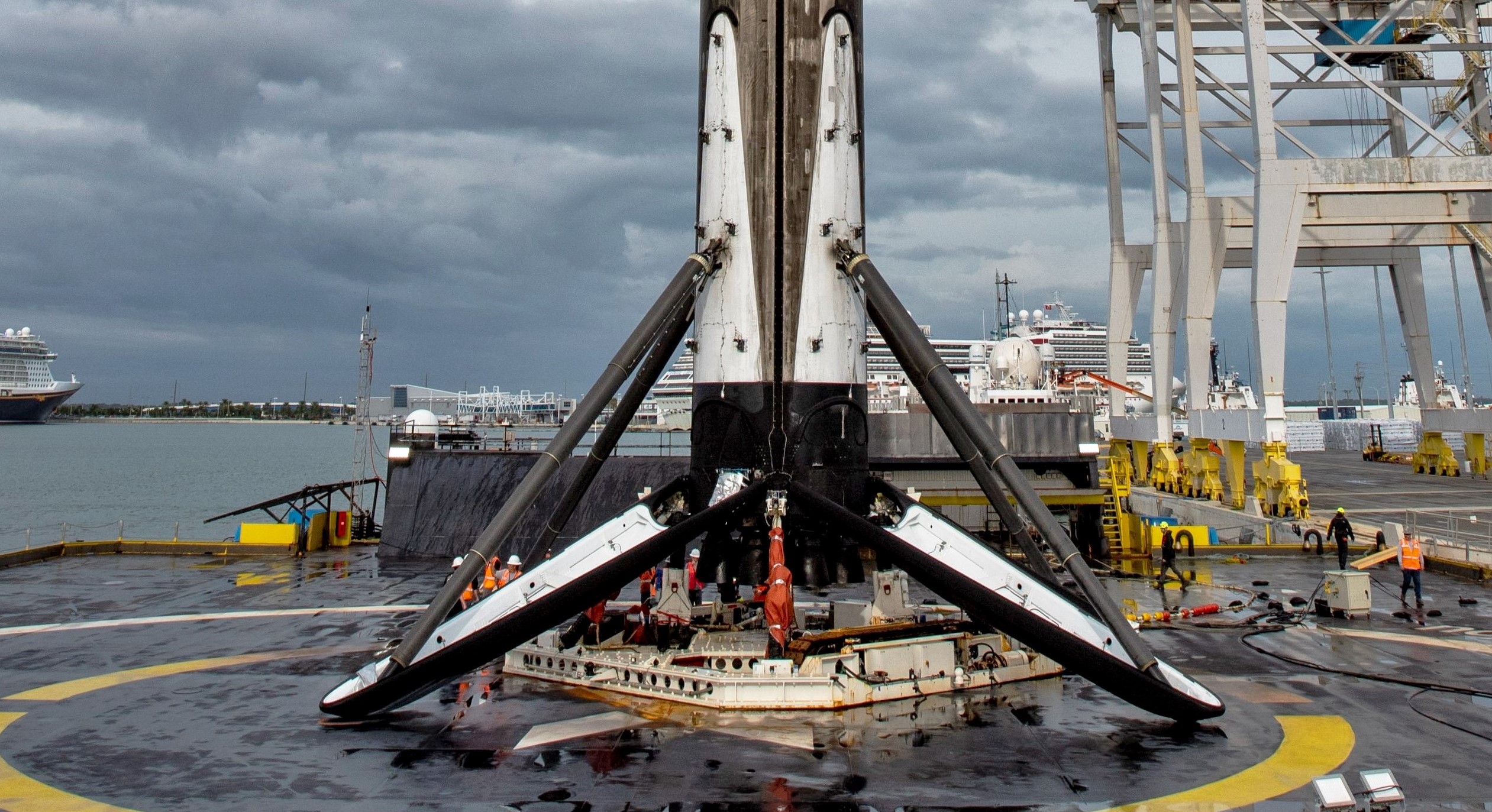 Starlink-1 Falcon 9 B1048 recovery Nov 2019 (SpaceX) 2 crop