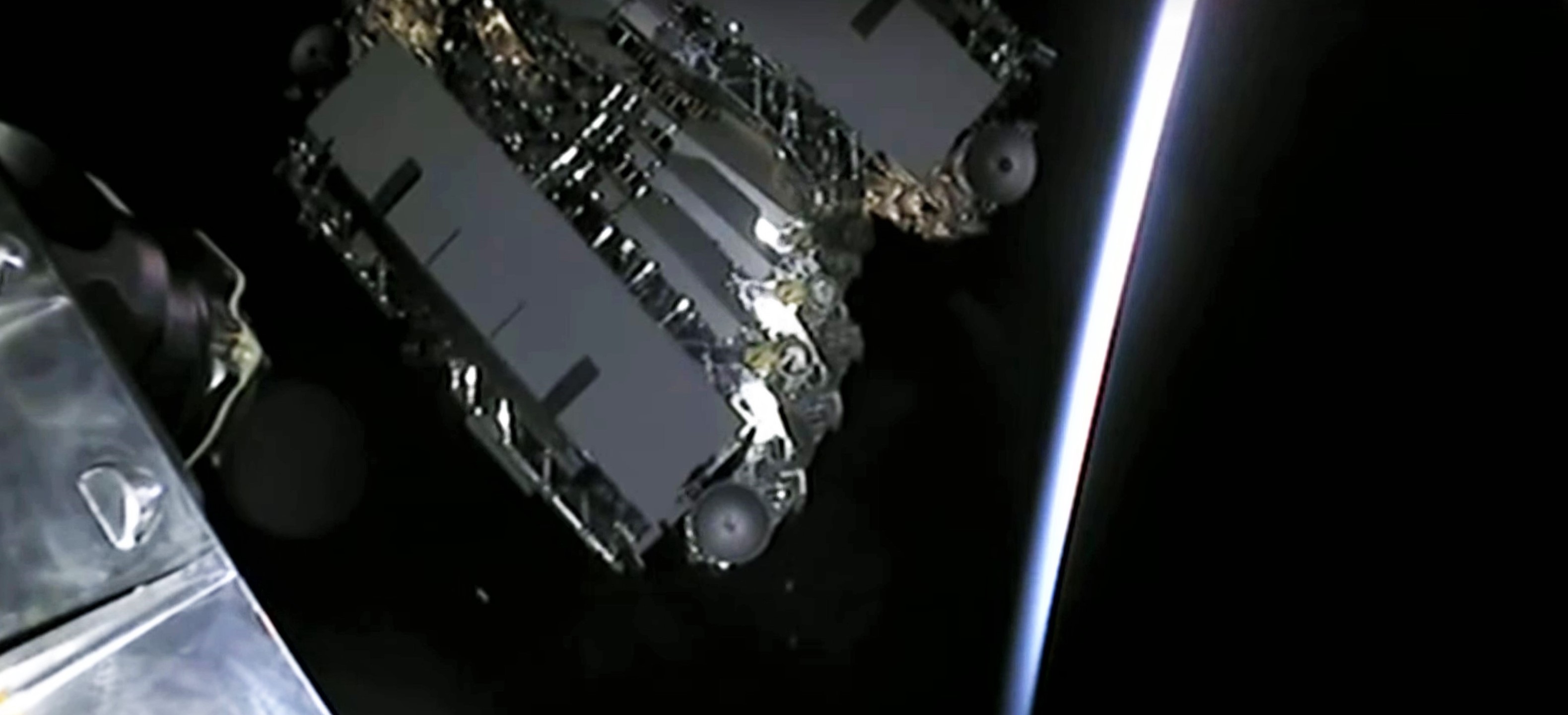Starlink-1 v1.0 satellite deployment in orbit (SpaceX) 1