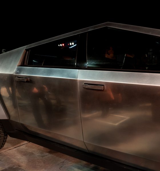 Tesla Cybertruck self-presenting door handles (Photo: Teslarati)
