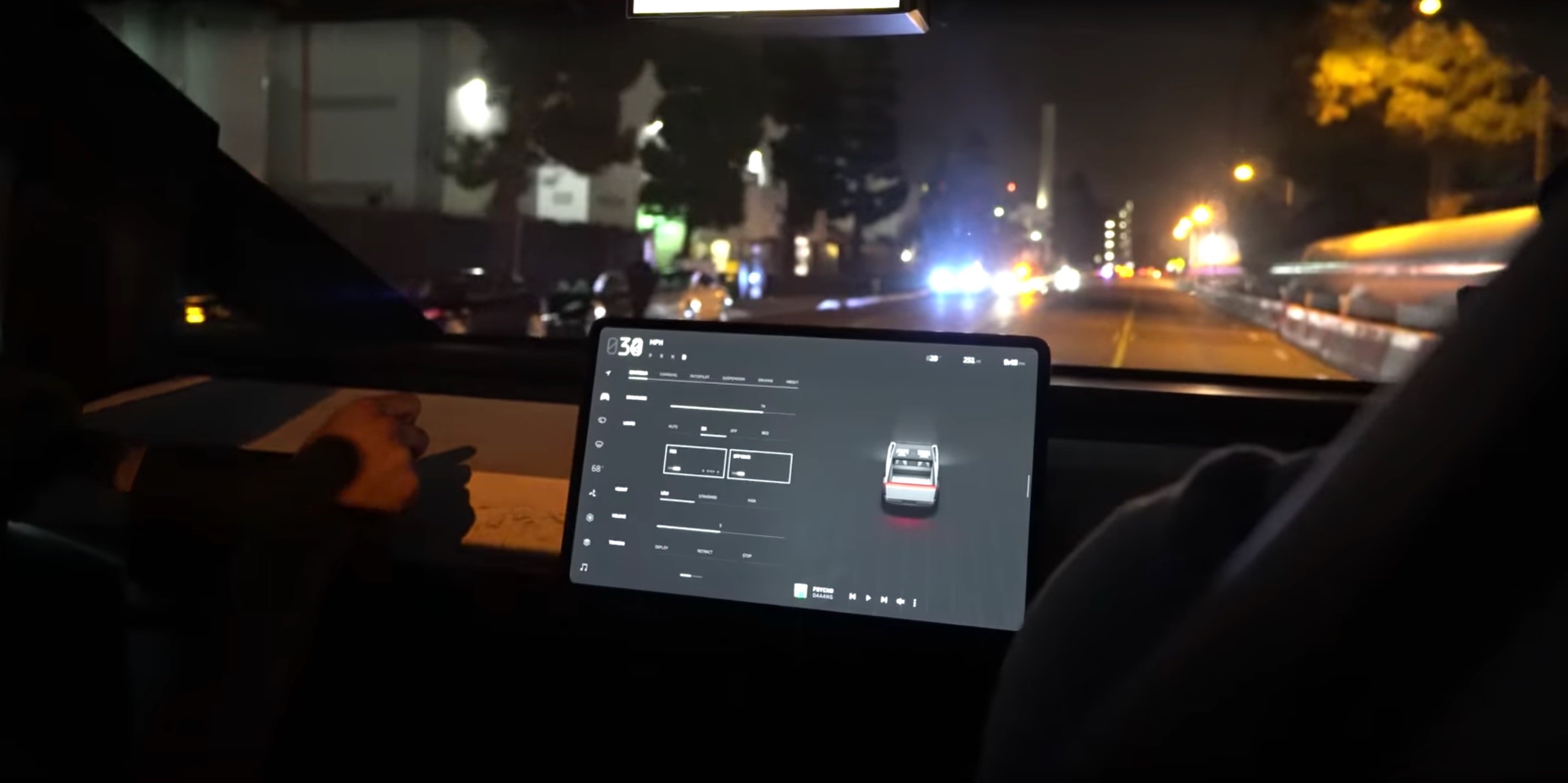 Tesla Cybertruck touchscreen layout (Photo: TESLARATI)