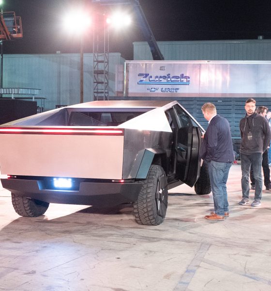 Tesla Cybertruck stainless steel rear hatch (Photo: Arash Malek)