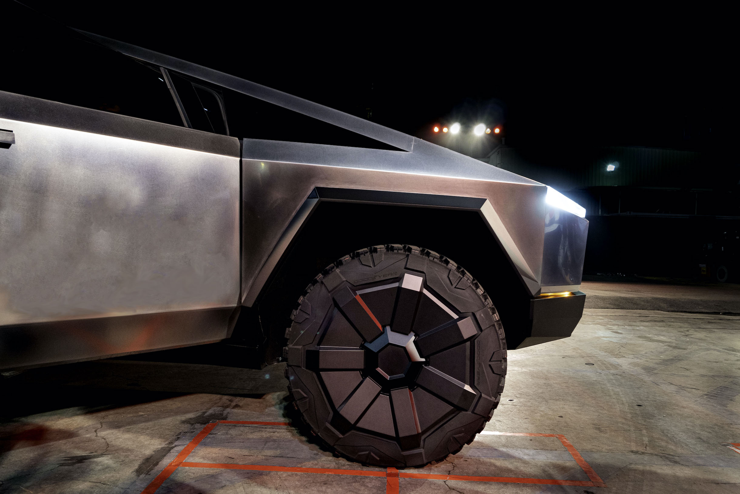 Tesla Cybertruck futuristic aero wheel makes debut in Los Angeles unveiling event on Nov. 21, 2019 (Photo: Teslarati)