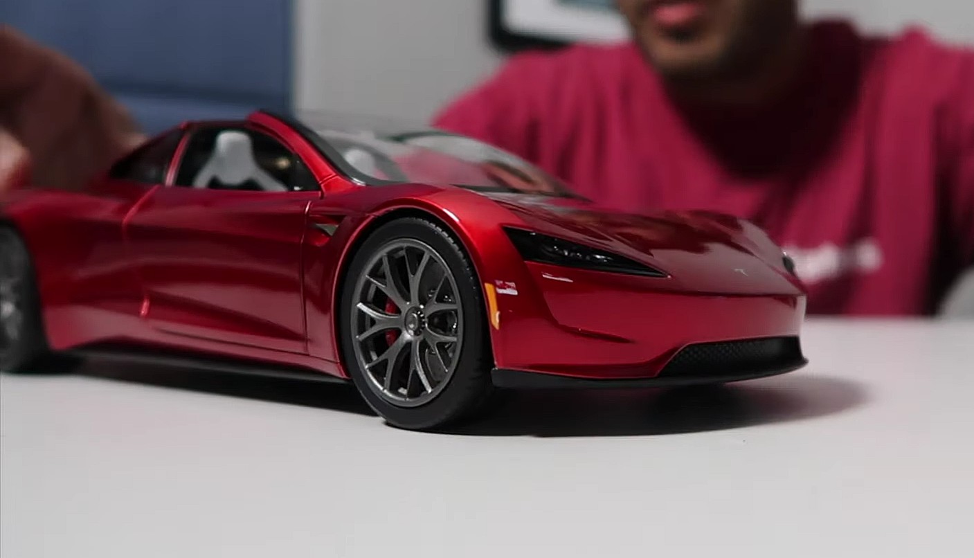 First Look At Tesla Roadster Diecast Unboxing Video Reveals