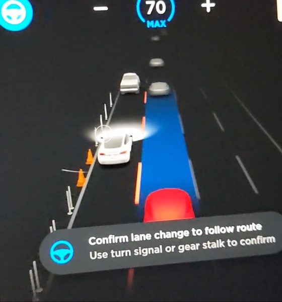 Tesla Autopilot Full Self-Driving detects pylons and traffic cones